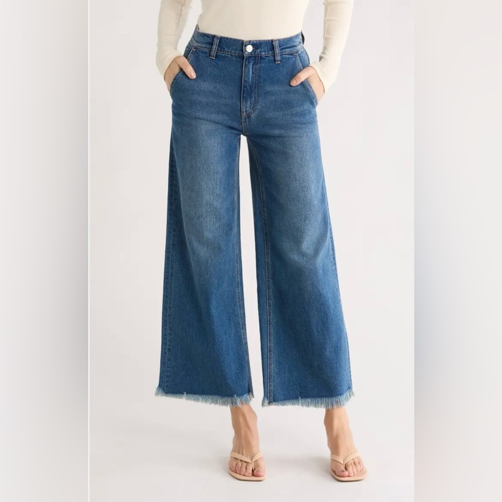 Alice & Olivia fray hem wide leg jeans color Lola blue Size 27